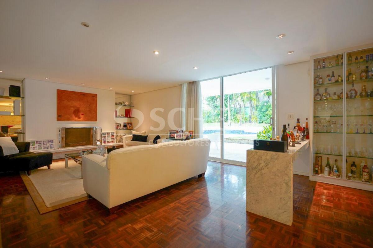 Casa para locação no Jardim dos Estados. 4 suítes, 4 vagas