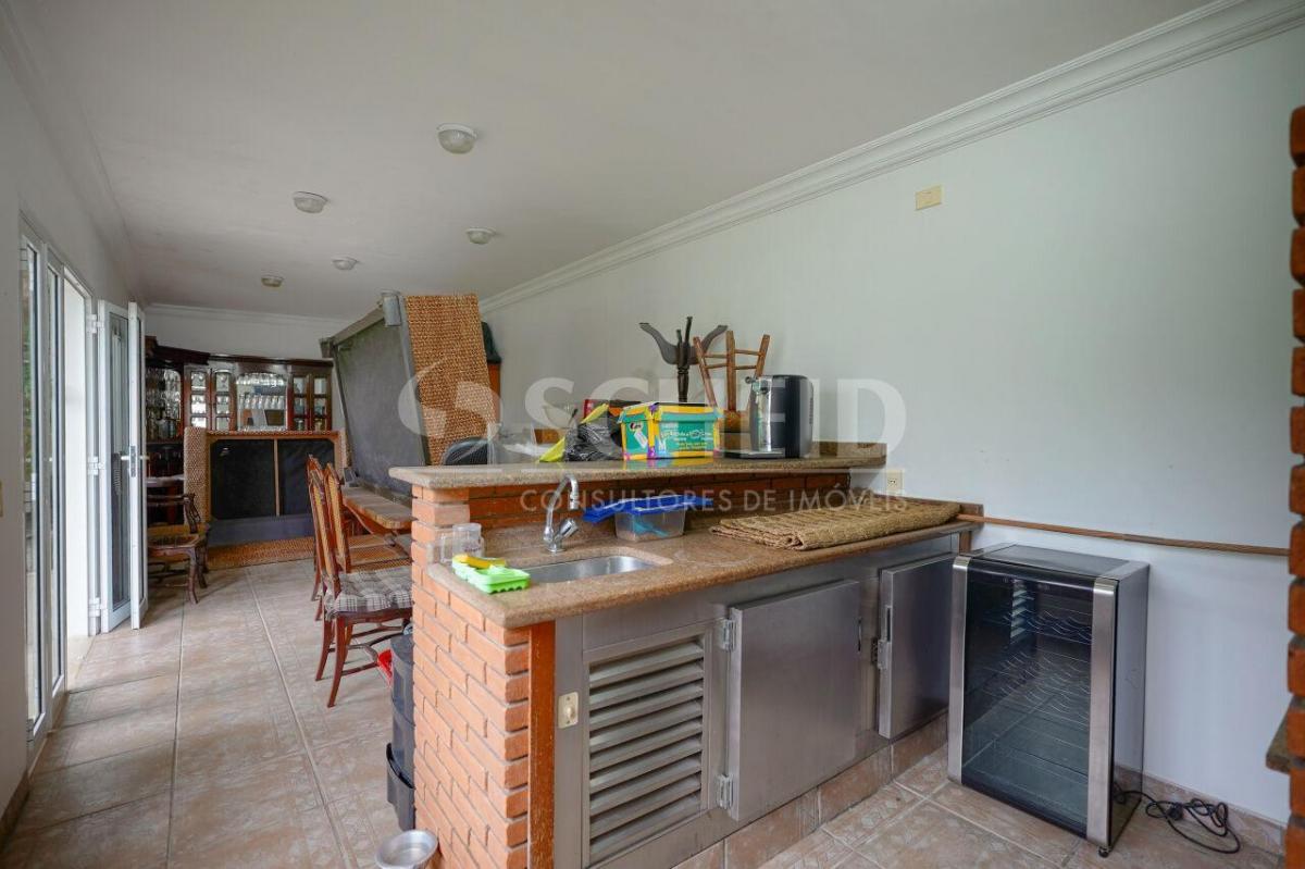 Casa para locação no Jardim dos Estados. 4 suítes, 4 vagas