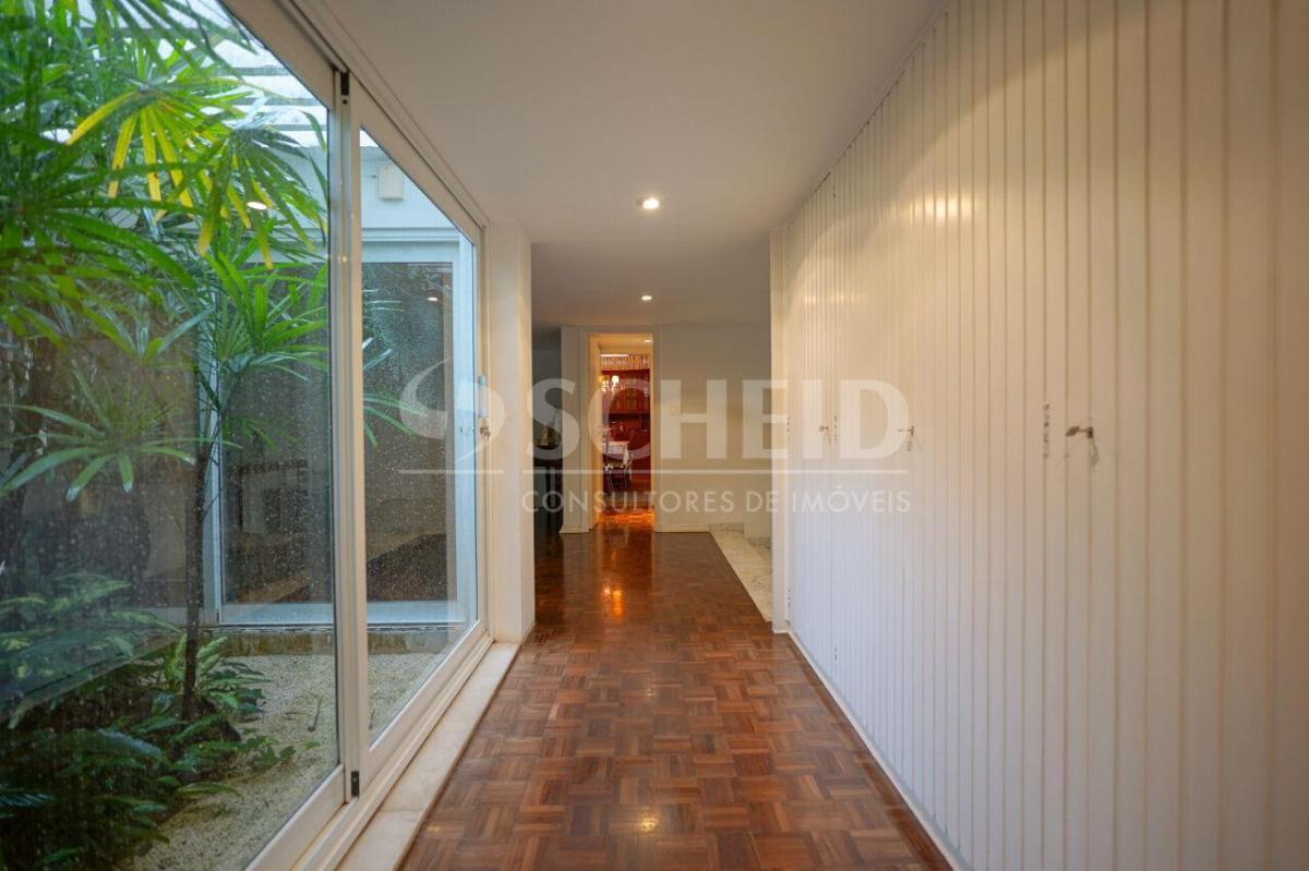 Casa para locação no Jardim dos Estados. 4 suítes, 4 vagas