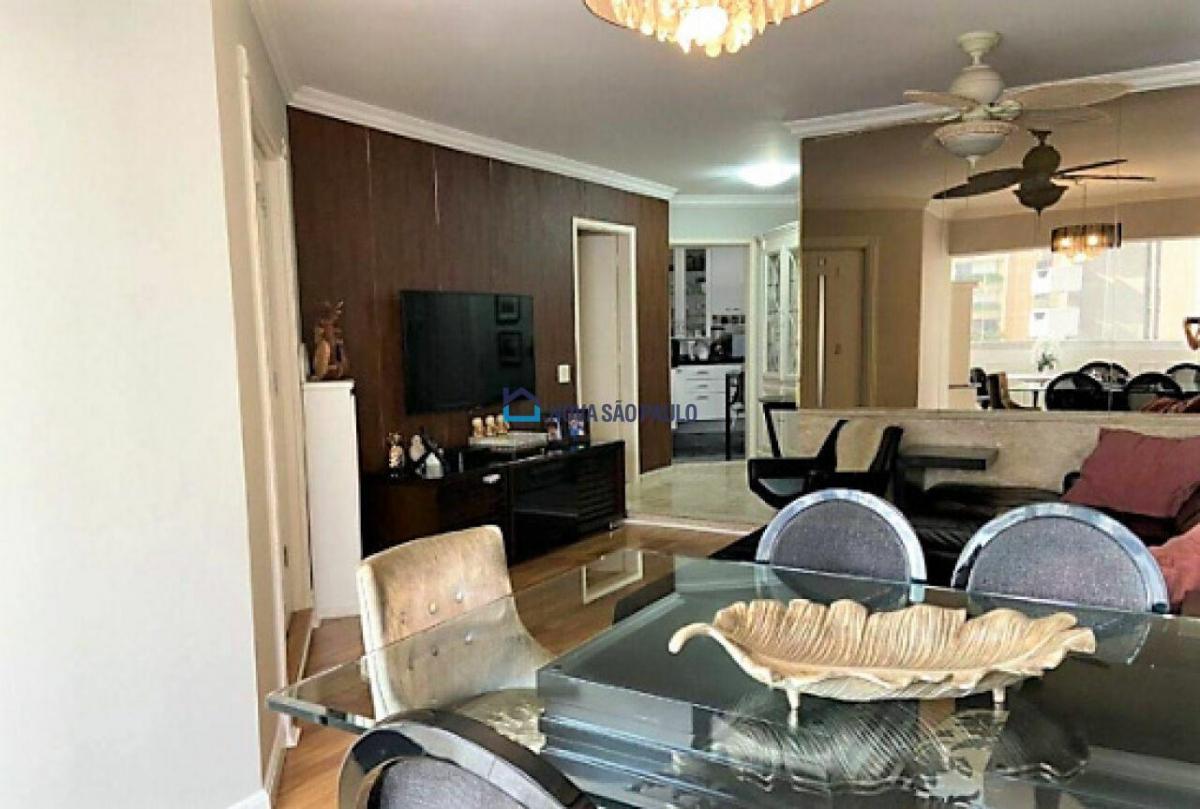 Venda. Moema Pássaros. Apartamento 117M². 3 quartos. 2 Vagas.