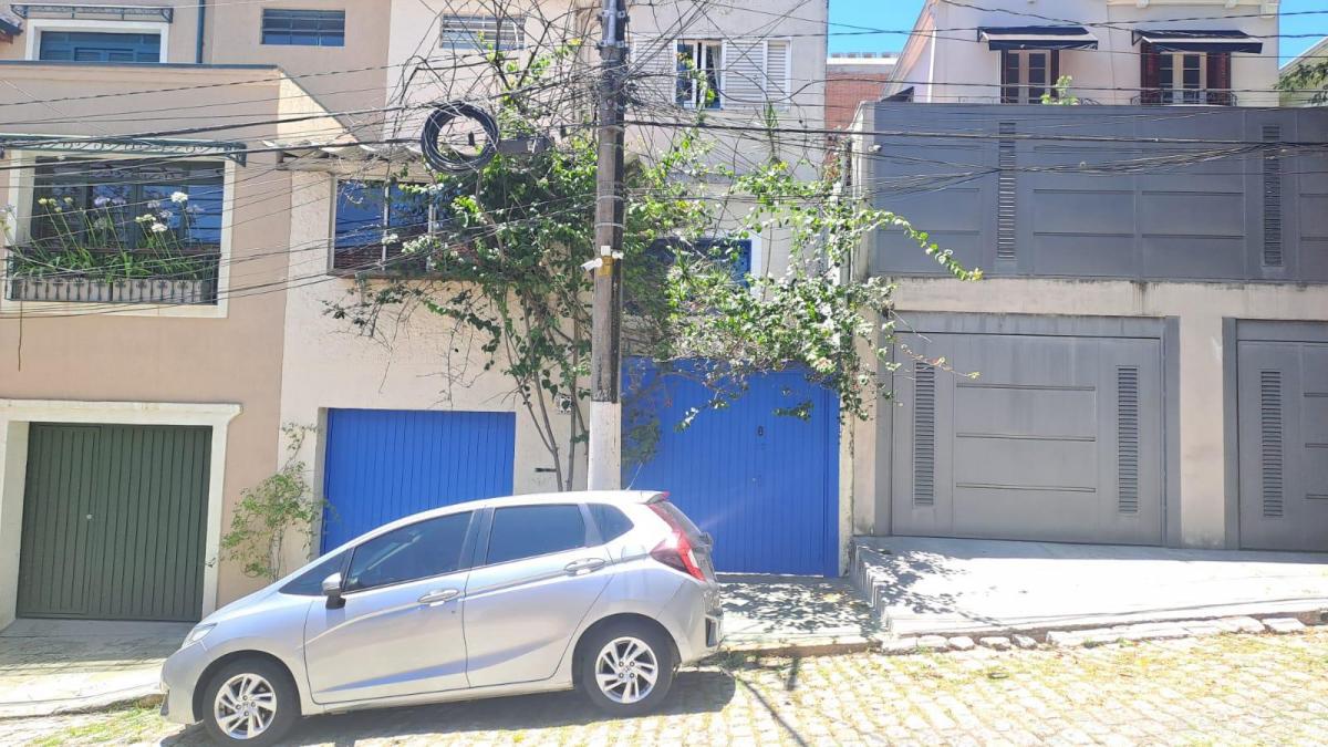 Casa de Vila em bairro nobre, 205m², 4 suítes Perdizes – São Paulo – SP.