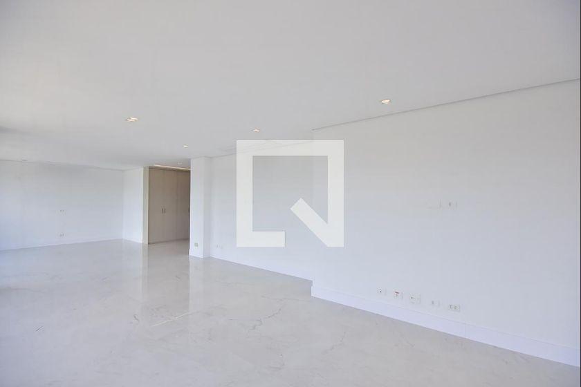 Apartamento à Venda – Real Parque, 3 Quartos, 233 m² – São Paulo