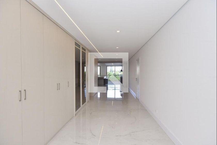 Apartamento à Venda – Real Parque, 3 Quartos, 233 m² – São Paulo