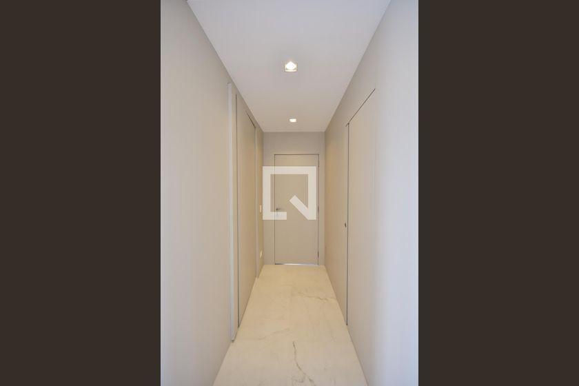 Apartamento à Venda – Real Parque, 3 Quartos, 233 m² – São Paulo