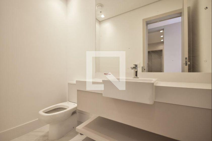 Apartamento à Venda – Real Parque, 3 Quartos, 233 m² – São Paulo