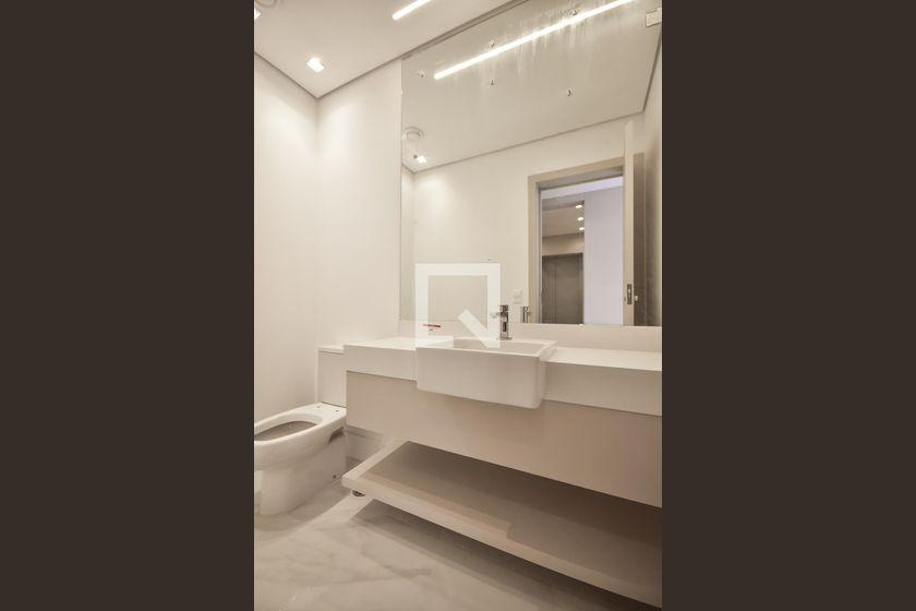 Apartamento à Venda – Real Parque, 3 Quartos, 233 m² – São Paulo