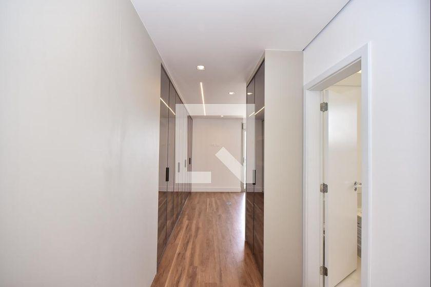 Apartamento à Venda – Real Parque, 3 Quartos, 233 m² – São Paulo