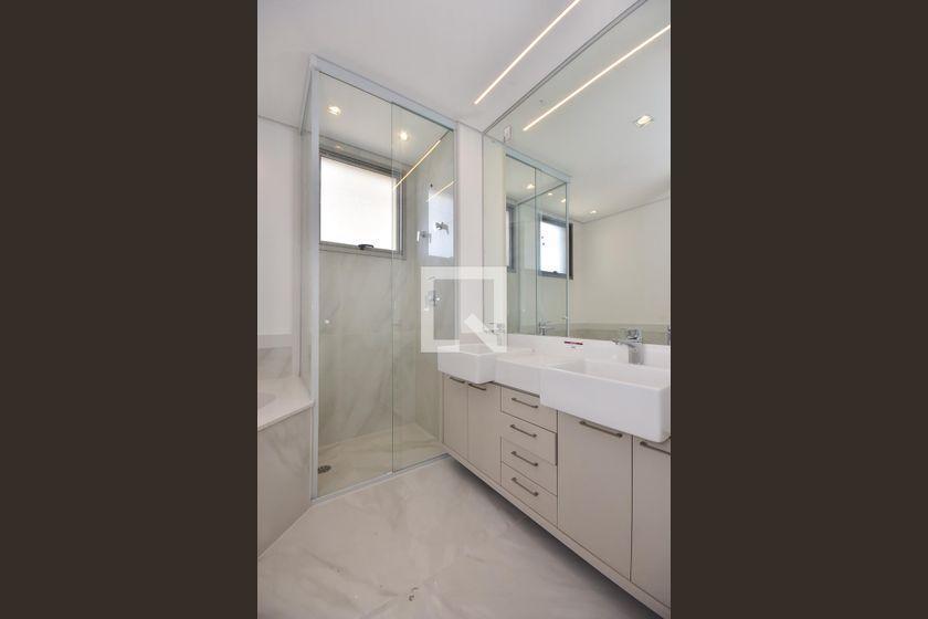 Apartamento à Venda – Real Parque, 3 Quartos, 233 m² – São Paulo
