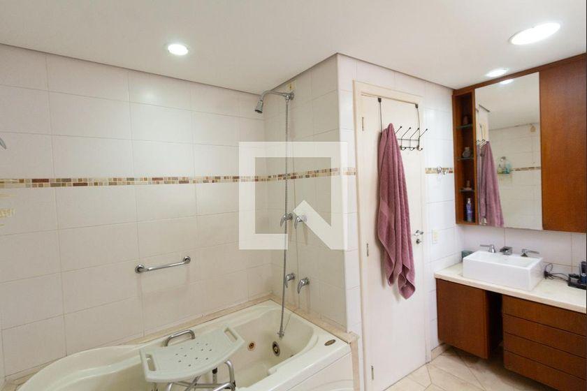 Apartamento à Venda – Itaim Bibi, 4 Quartos, 226 m² – São Paulo