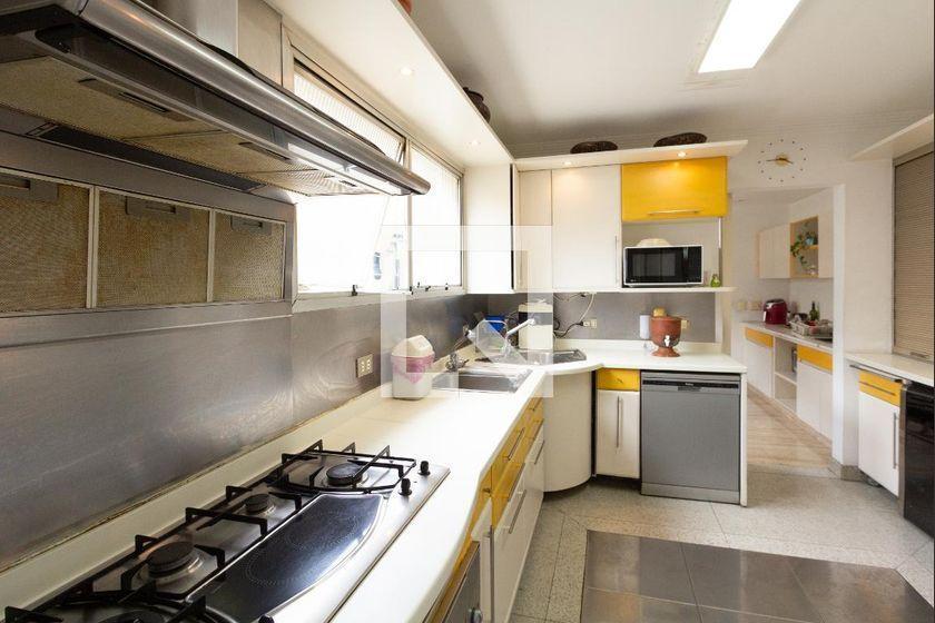 Apartamento à Venda – Itaim Bibi, 4 Quartos, 226 m² – São Paulo