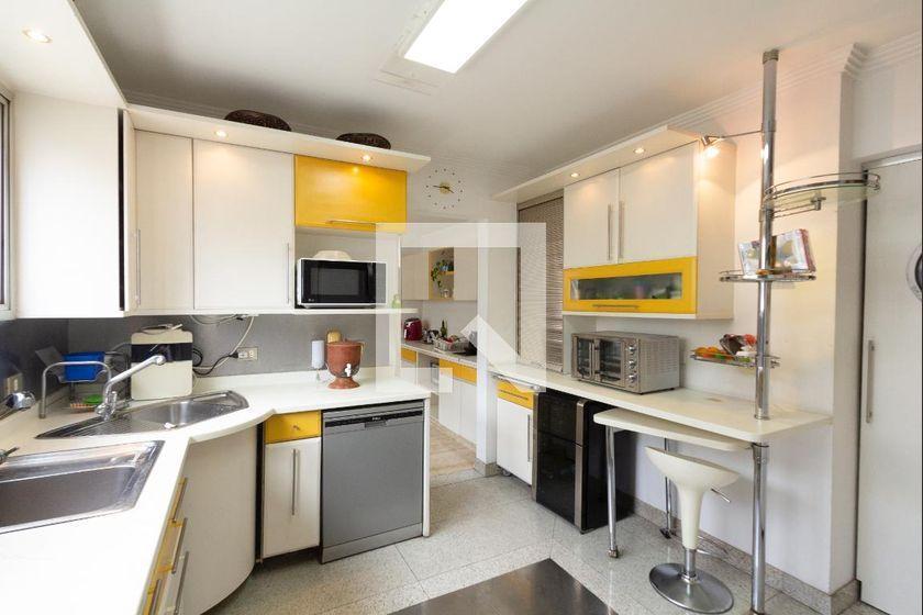 Apartamento à Venda – Itaim Bibi, 4 Quartos, 226 m² – São Paulo