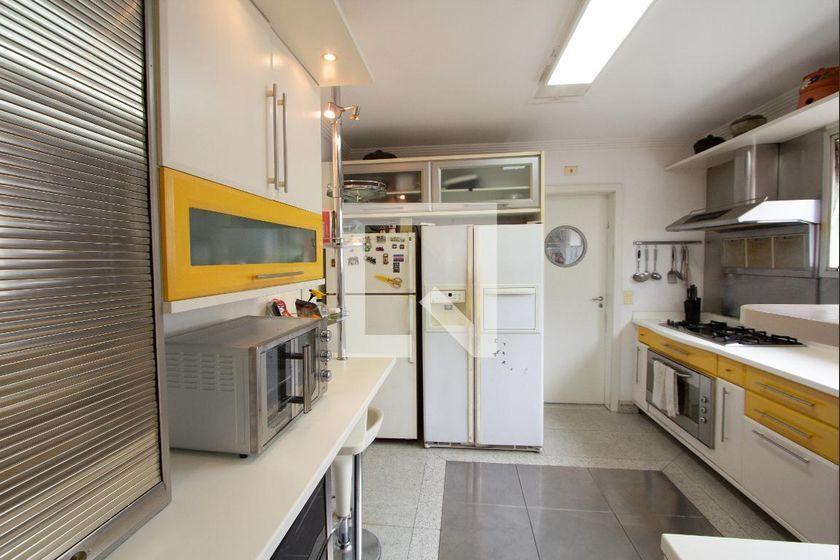 Apartamento à Venda – Itaim Bibi, 4 Quartos, 226 m² – São Paulo