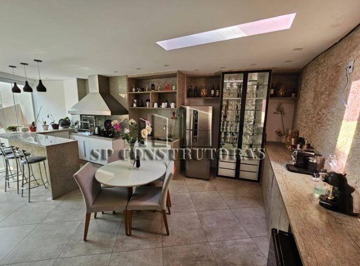 Cond. Villa Borghese – 3 Dorms – 2 Suites – 3 Vagas Garagem – Ambientes Amplos – OPORTUNIDADE!!!