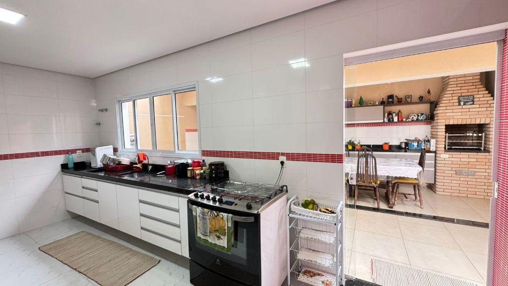 Sobrado de alto padrao com 4 suites no Parque Continental, Sao Paulo