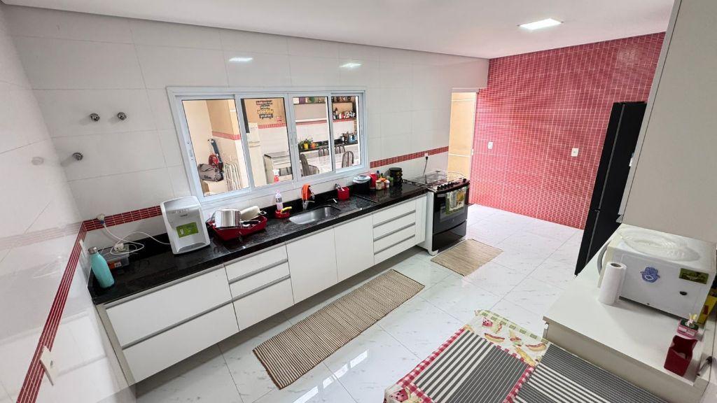 Sobrado de alto padrao com 4 suites no Parque Continental, Sao Paulo