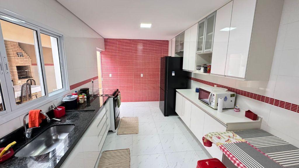 Sobrado de alto padrao com 4 suites no Parque Continental, Sao Paulo