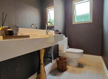 CASA 237m² EM COND. FECHADO / 3 SUÍTES / 3 SALAS / PISCINA / CHURRASQ. / 3 VAGAS