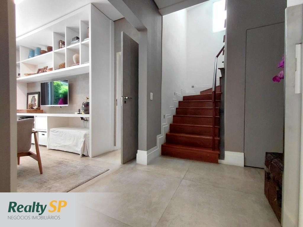CASA 237m² EM COND. FECHADO / 3 SUÍTES / 3 SALAS / PISCINA / CHURRASQ. / 3 VAGAS