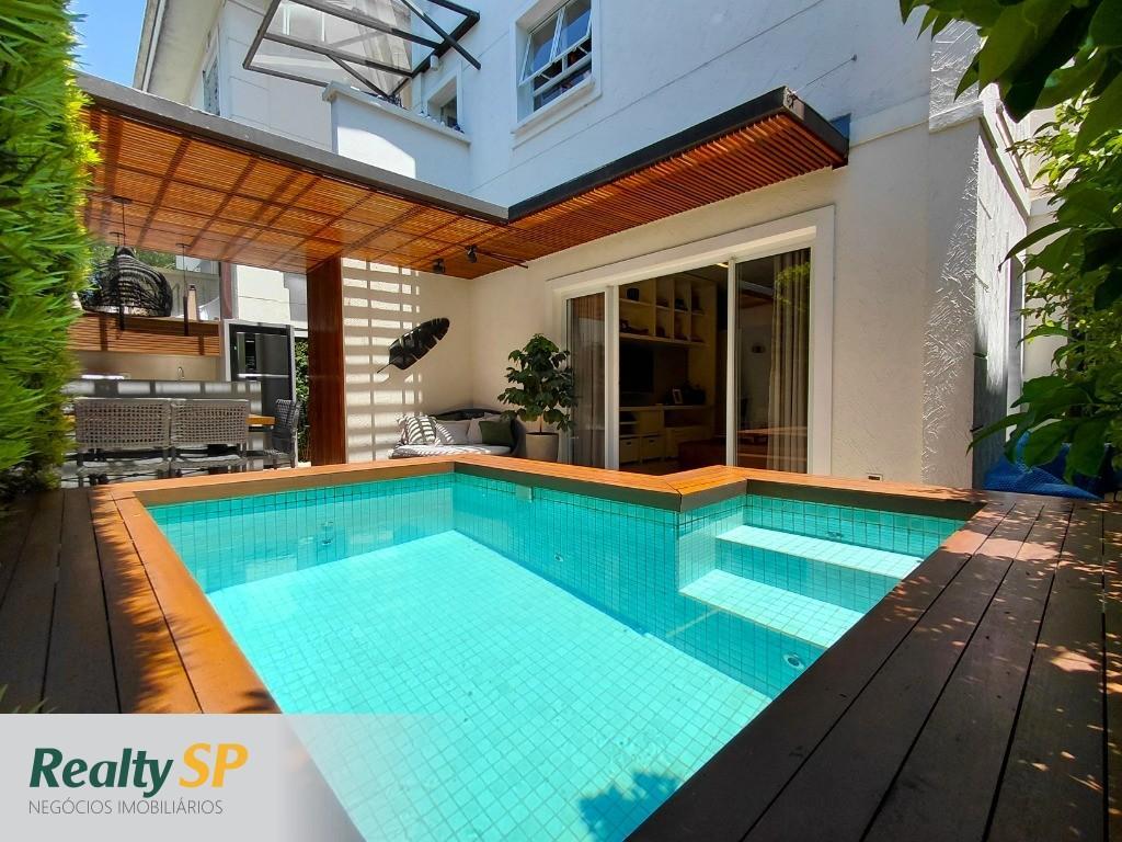 CASA 237m² EM COND. FECHADO / 3 SUÍTES / 3 SALAS / PISCINA / CHURRASQ. / 3 VAGAS