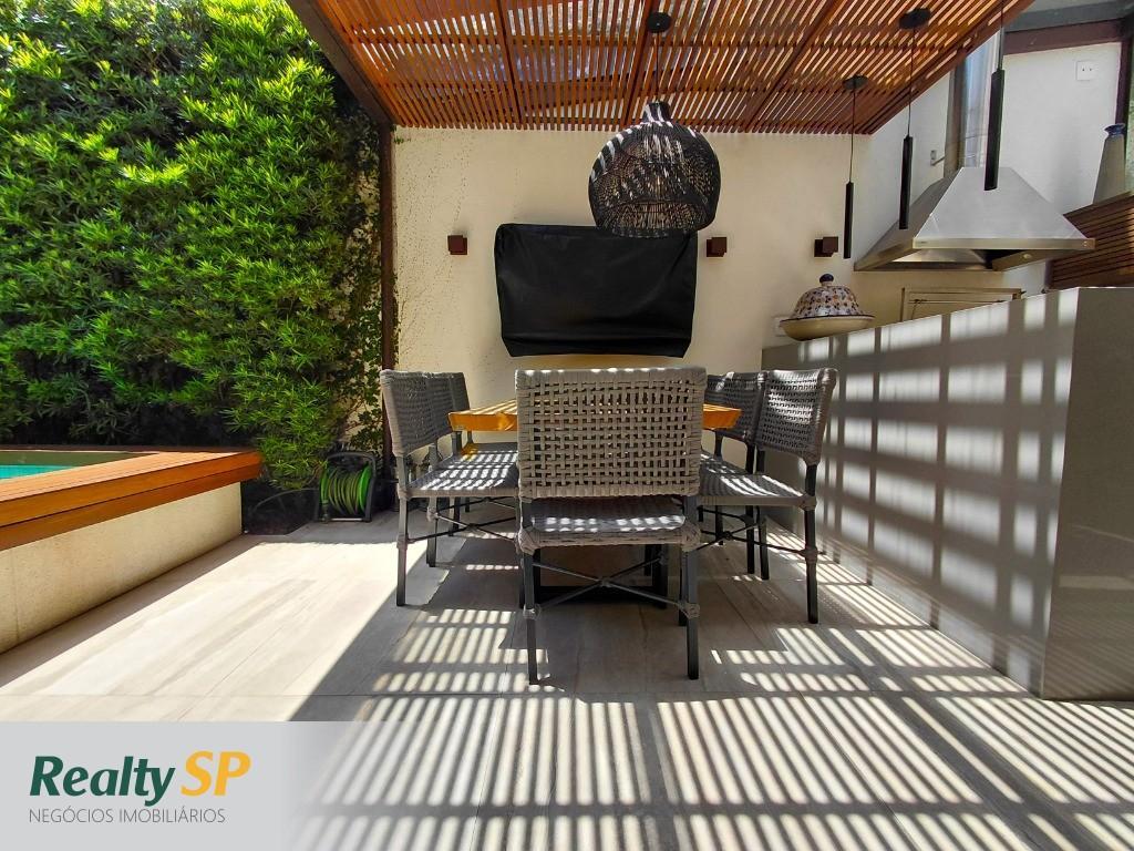 CASA 237m² EM COND. FECHADO / 3 SUÍTES / 3 SALAS / PISCINA / CHURRASQ. / 3 VAGAS