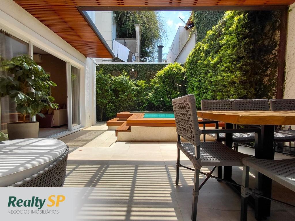 CASA 237m² EM COND. FECHADO / 3 SUÍTES / 3 SALAS / PISCINA / CHURRASQ. / 3 VAGAS