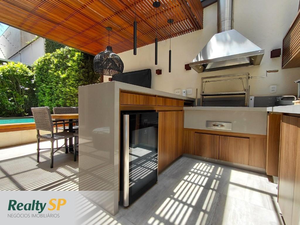 CASA 237m² EM COND. FECHADO / 3 SUÍTES / 3 SALAS / PISCINA / CHURRASQ. / 3 VAGAS