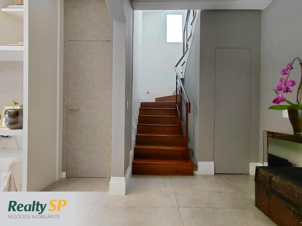 CASA 237m² EM COND. FECHADO / 3 SUÍTES / 3 SALAS / PISCINA / CHURRASQ. / 3 VAGAS