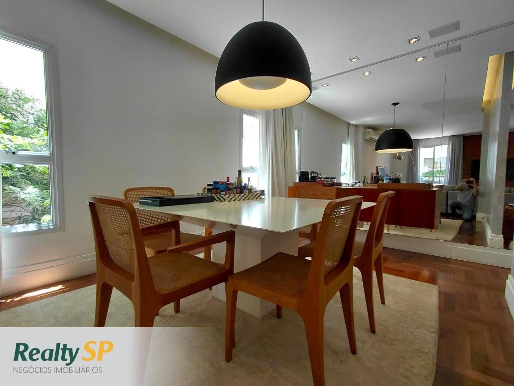 CASA 237m² EM COND. FECHADO / 3 SUÍTES / 3 SALAS / PISCINA / CHURRASQ. / 3 VAGAS