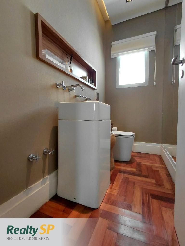 CASA 237m² EM COND. FECHADO / 3 SUÍTES / 3 SALAS / PISCINA / CHURRASQ. / 3 VAGAS