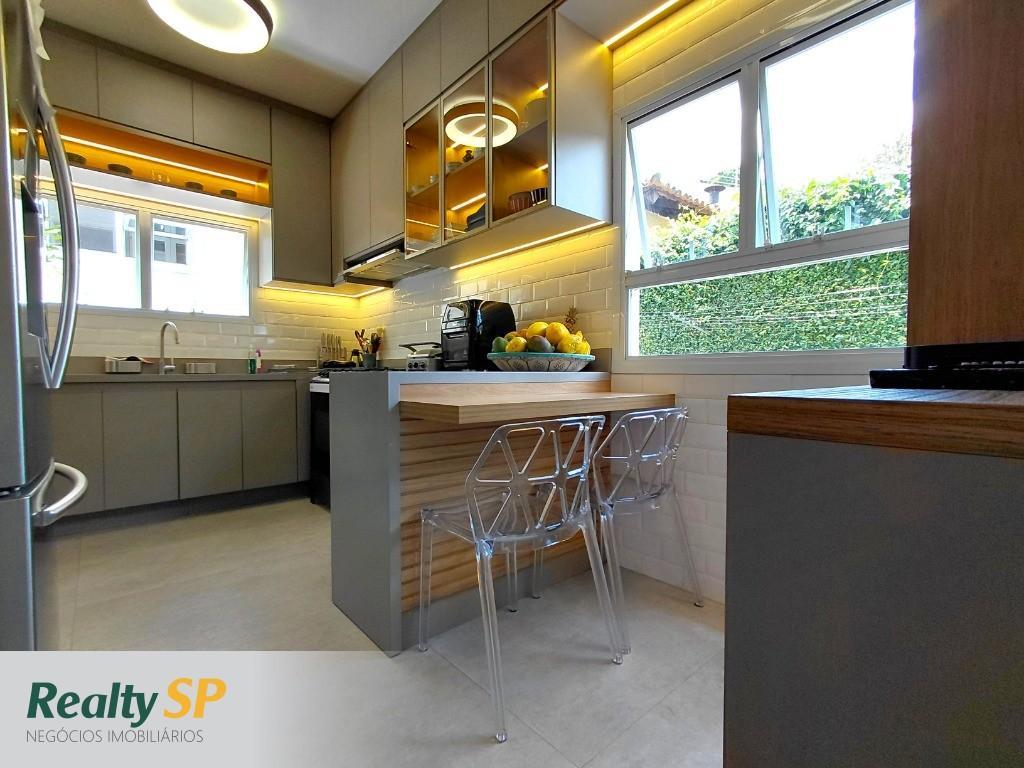 CASA 237m² EM COND. FECHADO / 3 SUÍTES / 3 SALAS / PISCINA / CHURRASQ. / 3 VAGAS