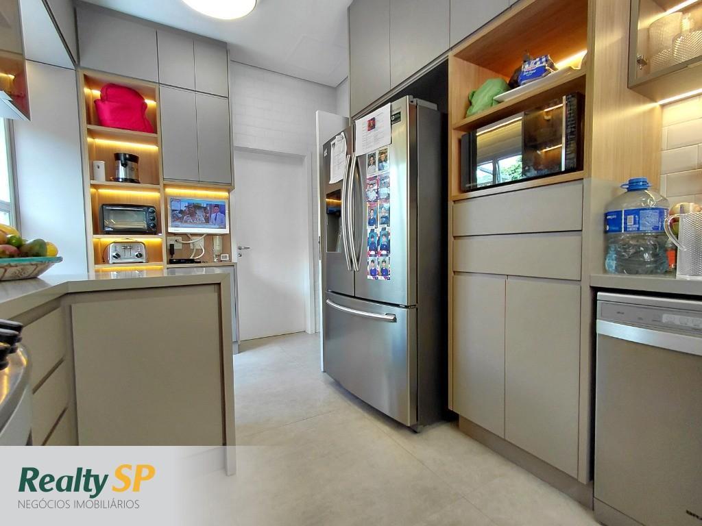 CASA 237m² EM COND. FECHADO / 3 SUÍTES / 3 SALAS / PISCINA / CHURRASQ. / 3 VAGAS