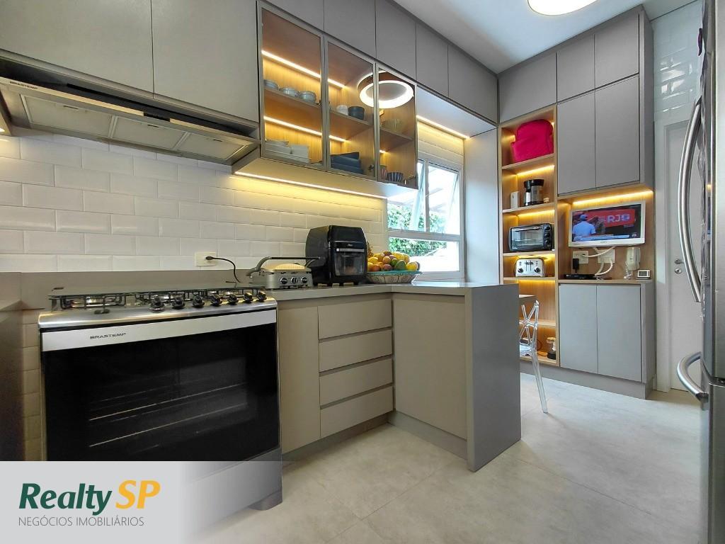 CASA 237m² EM COND. FECHADO / 3 SUÍTES / 3 SALAS / PISCINA / CHURRASQ. / 3 VAGAS