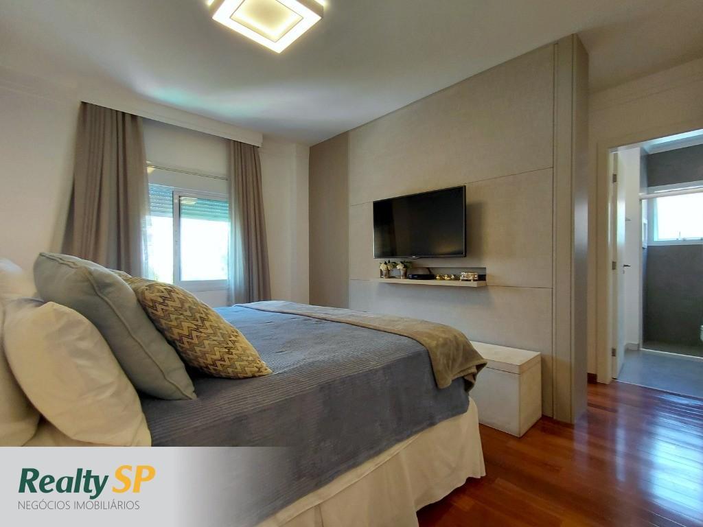 CASA 237m² EM COND. FECHADO / 3 SUÍTES / 3 SALAS / PISCINA / CHURRASQ. / 3 VAGAS