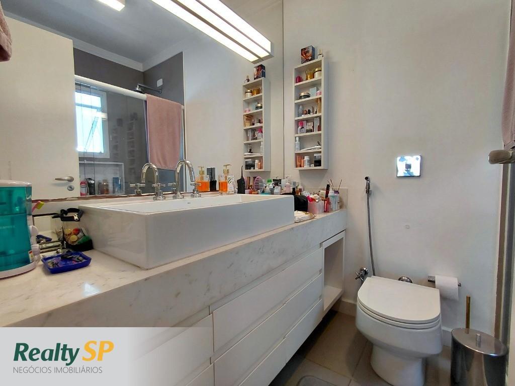 CASA 237m² EM COND. FECHADO / 3 SUÍTES / 3 SALAS / PISCINA / CHURRASQ. / 3 VAGAS