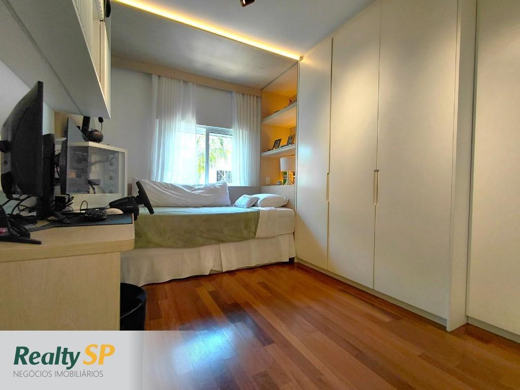 CASA 237m² EM COND. FECHADO / 3 SUÍTES / 3 SALAS / PISCINA / CHURRASQ. / 3 VAGAS