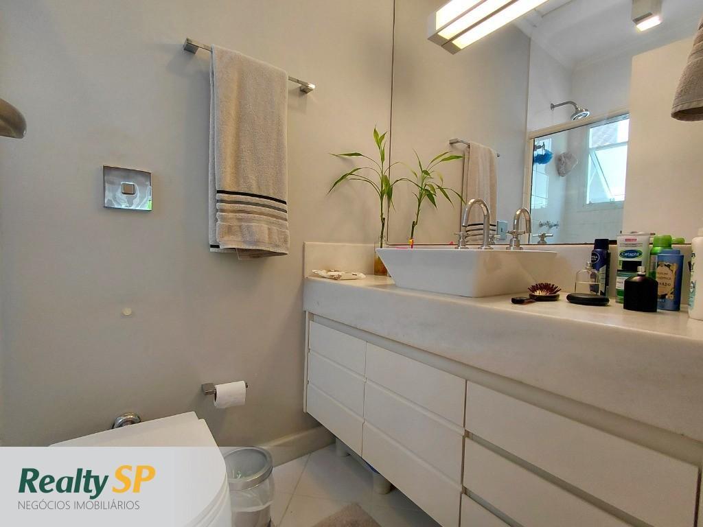 CASA 237m² EM COND. FECHADO / 3 SUÍTES / 3 SALAS / PISCINA / CHURRASQ. / 3 VAGAS