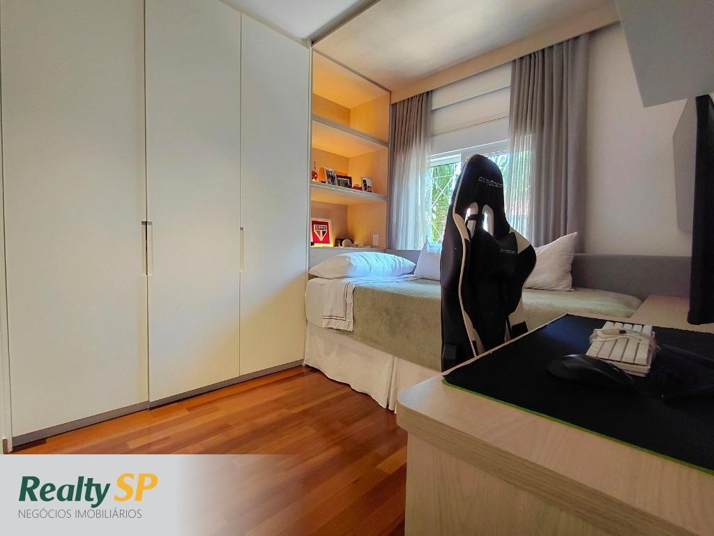 CASA 237m² EM COND. FECHADO / 3 SUÍTES / 3 SALAS / PISCINA / CHURRASQ. / 3 VAGAS