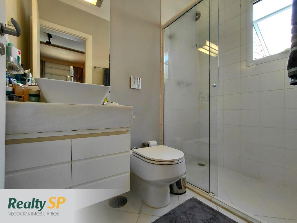 CASA 237m² EM COND. FECHADO / 3 SUÍTES / 3 SALAS / PISCINA / CHURRASQ. / 3 VAGAS