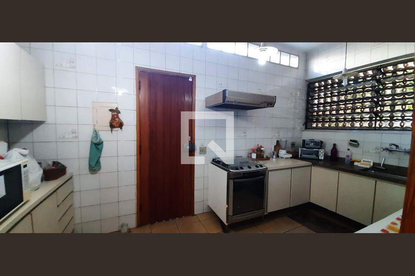 Casa à Venda – Pacaembu, 5 Quartos, 510 m² – São Paulo
