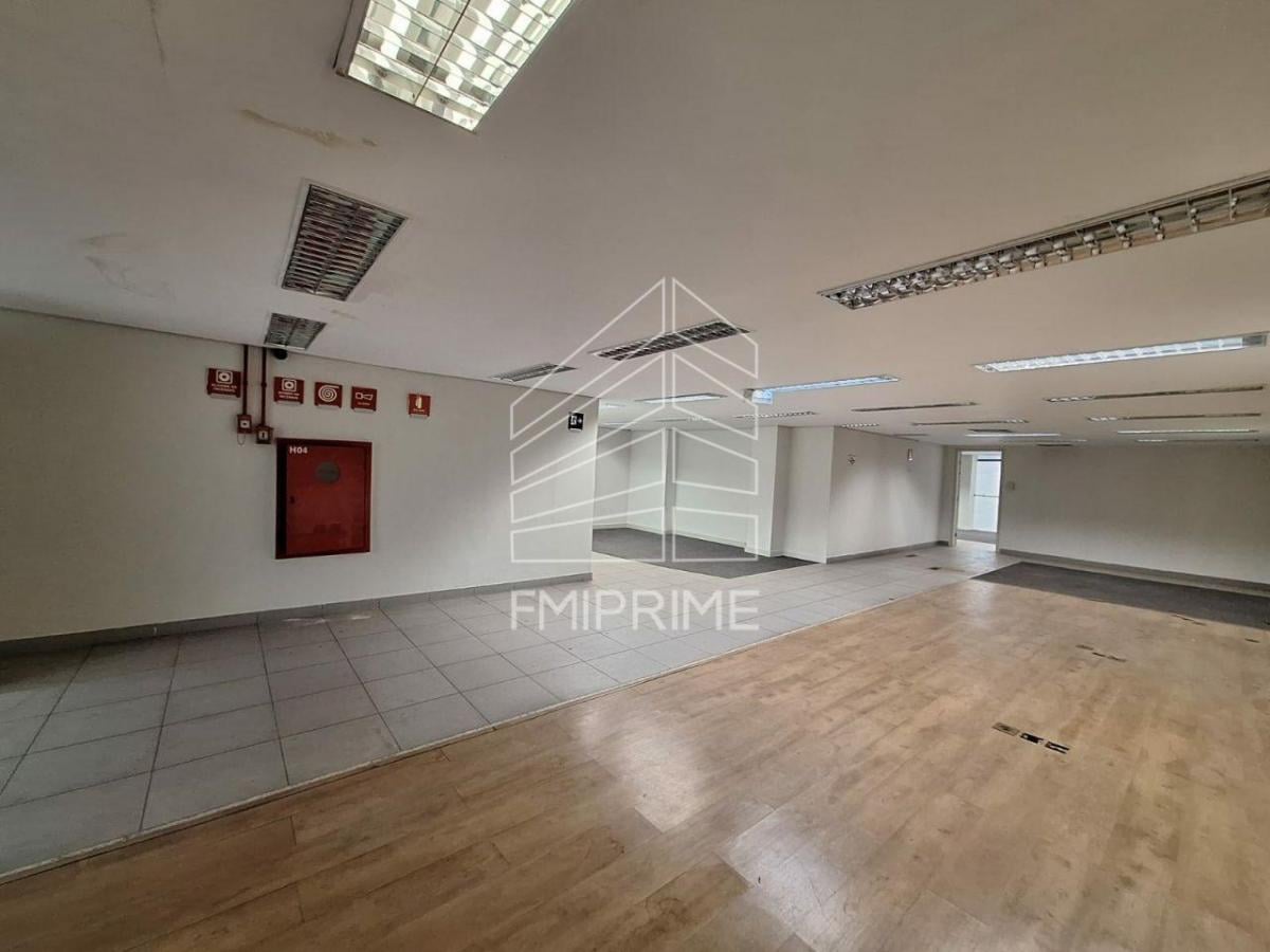 LAPA -GALPÃO COMERCIAL DE 1.450 M2 DE ÁREA CONSTRUÍDA NA LAPA.