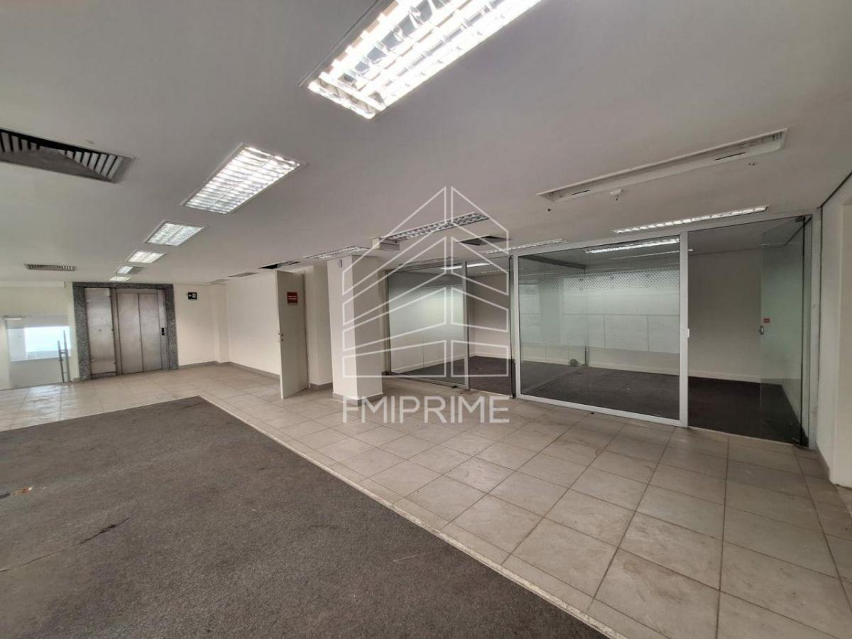 LAPA -GALPÃO COMERCIAL DE 1.450 M2 DE ÁREA CONSTRUÍDA NA LAPA.