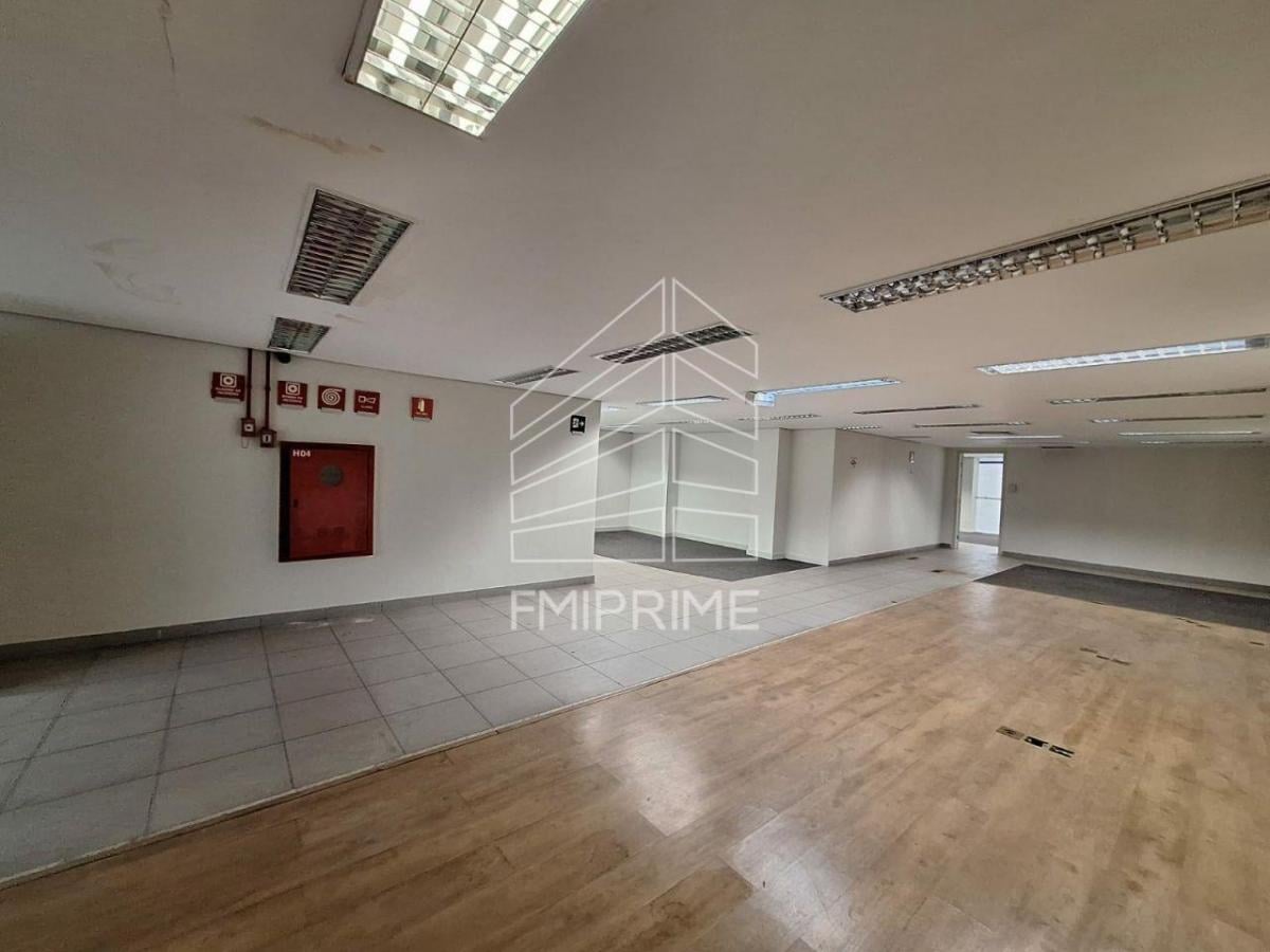 LAPA -GALPÃO COMERCIAL DE 1.450 M2 DE ÁREA CONSTRUÍDA NA LAPA.