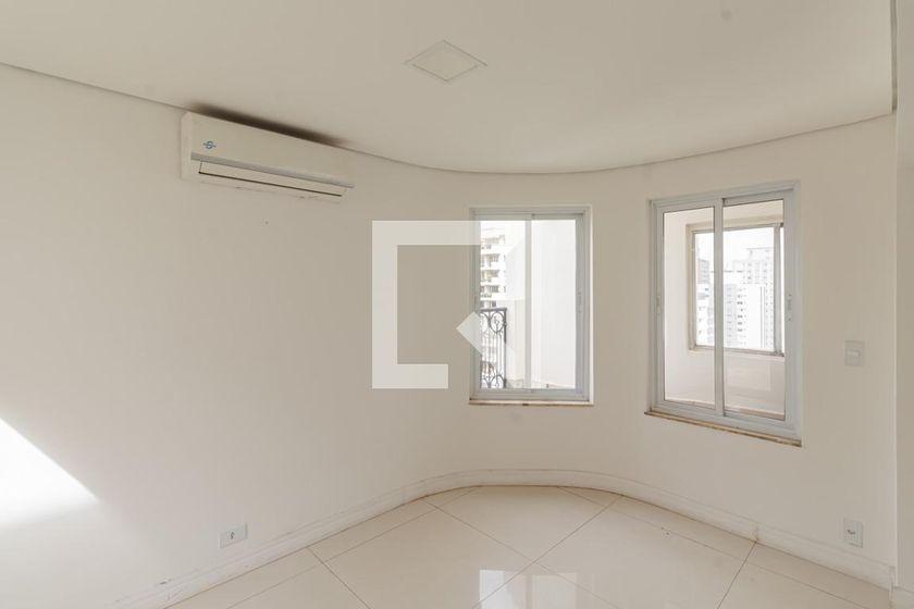 Apartamento à Venda – Moema, 3 Quartos, 240 m² – São Paulo