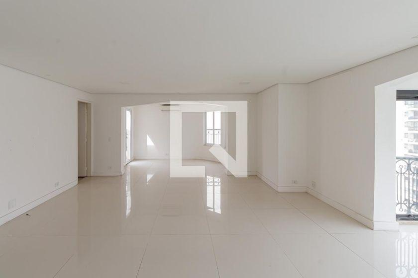 Apartamento à Venda – Moema, 3 Quartos, 240 m² – São Paulo