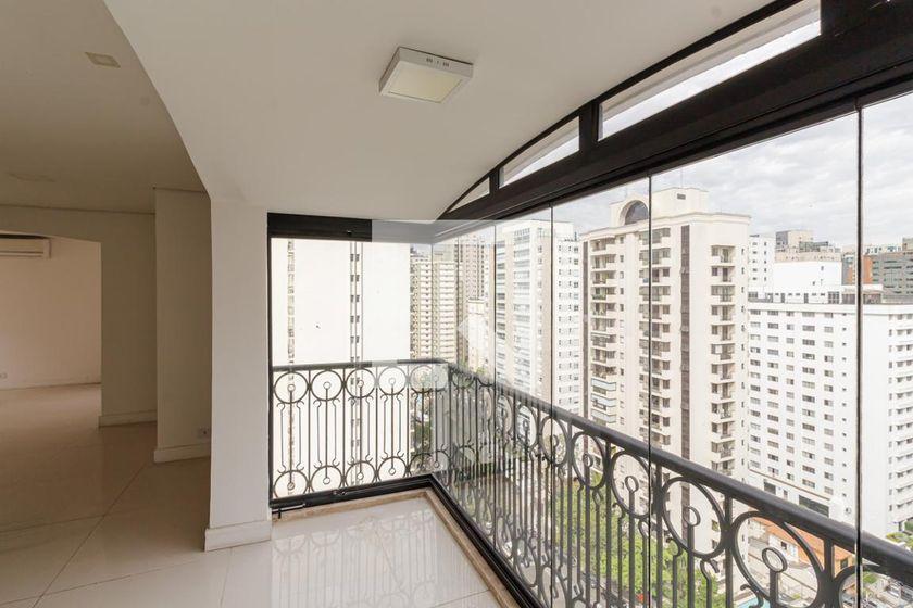 Apartamento à Venda – Moema, 3 Quartos, 240 m² – São Paulo