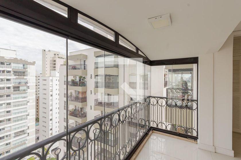 Apartamento à Venda – Moema, 3 Quartos, 240 m² – São Paulo