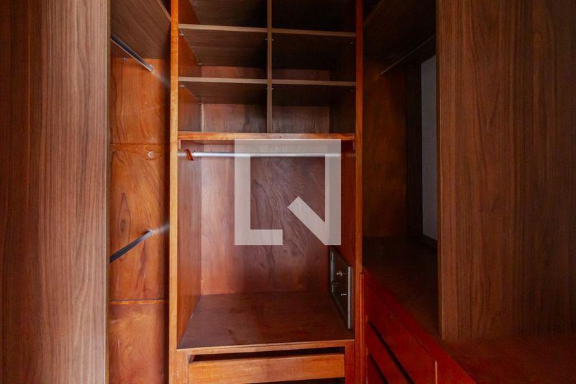 Apartamento à Venda – Moema, 3 Quartos, 240 m² – São Paulo