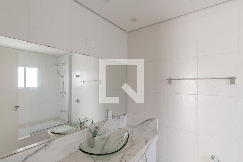 Apartamento à Venda – Moema, 3 Quartos, 240 m² – São Paulo