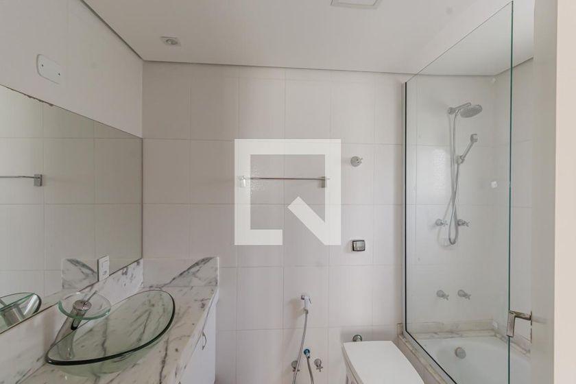 Apartamento à Venda – Moema, 3 Quartos, 240 m² – São Paulo