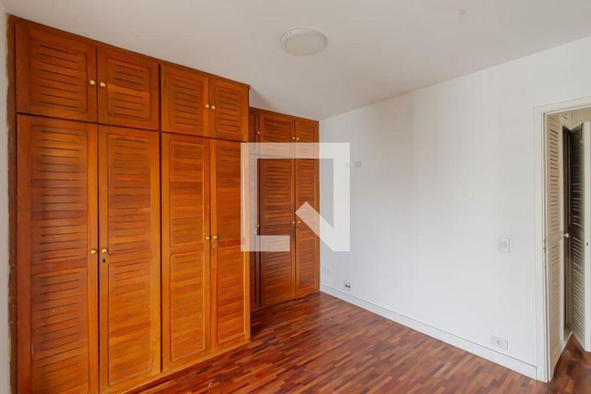 Apartamento à Venda – Moema, 3 Quartos, 240 m² – São Paulo